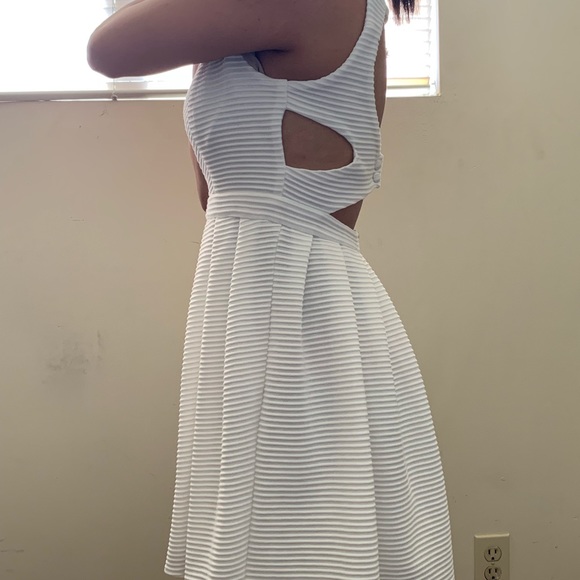 Dress - Picture 3 of 6